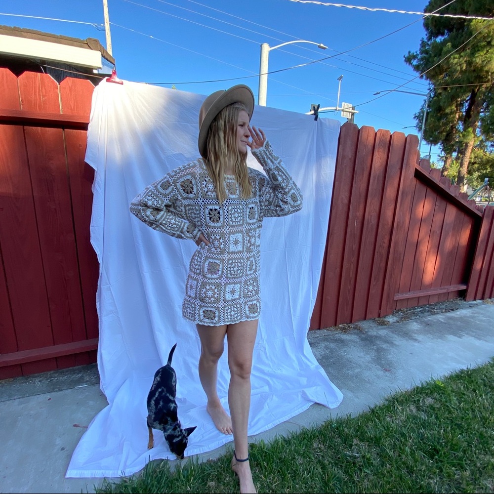 Jessica Roberts Knit Sweater. - Picture 2 of 2